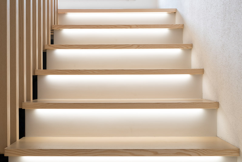 moderne stopnice z led osvetlitvijo